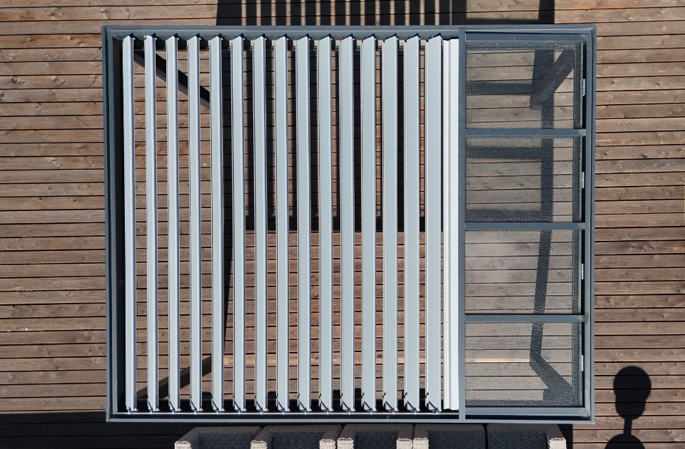 PROSVĚTLOVACÍ PÁS - Bioklimatická pergola s prosvětlovacím pásem PROSVĚTLOVACÍ PÁS - Bioklimatická pergola s prosvětlovacím pásem