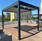 Bioklimatická pergola s prosvětlovacím pásem