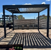 Bioklimatická pergola s prosvětlovacím pásem