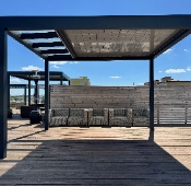 Bioklimatická pergola s prosvětlovacím pásem